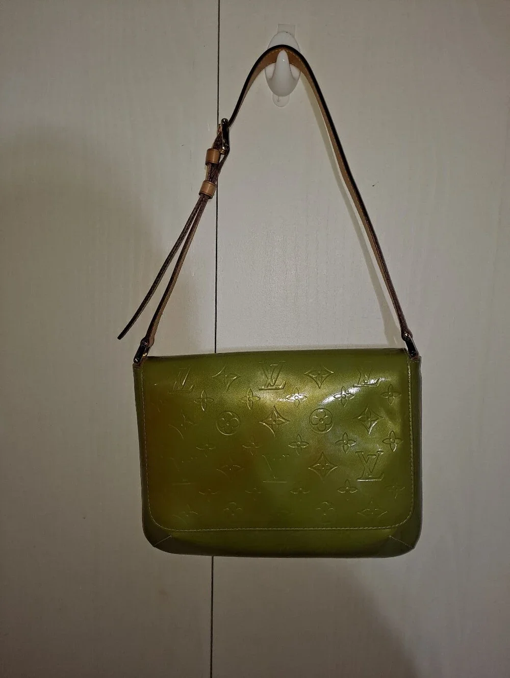 Louis Vuitton Thompson In Lime Green Vernis Monogram Shoulder Bag